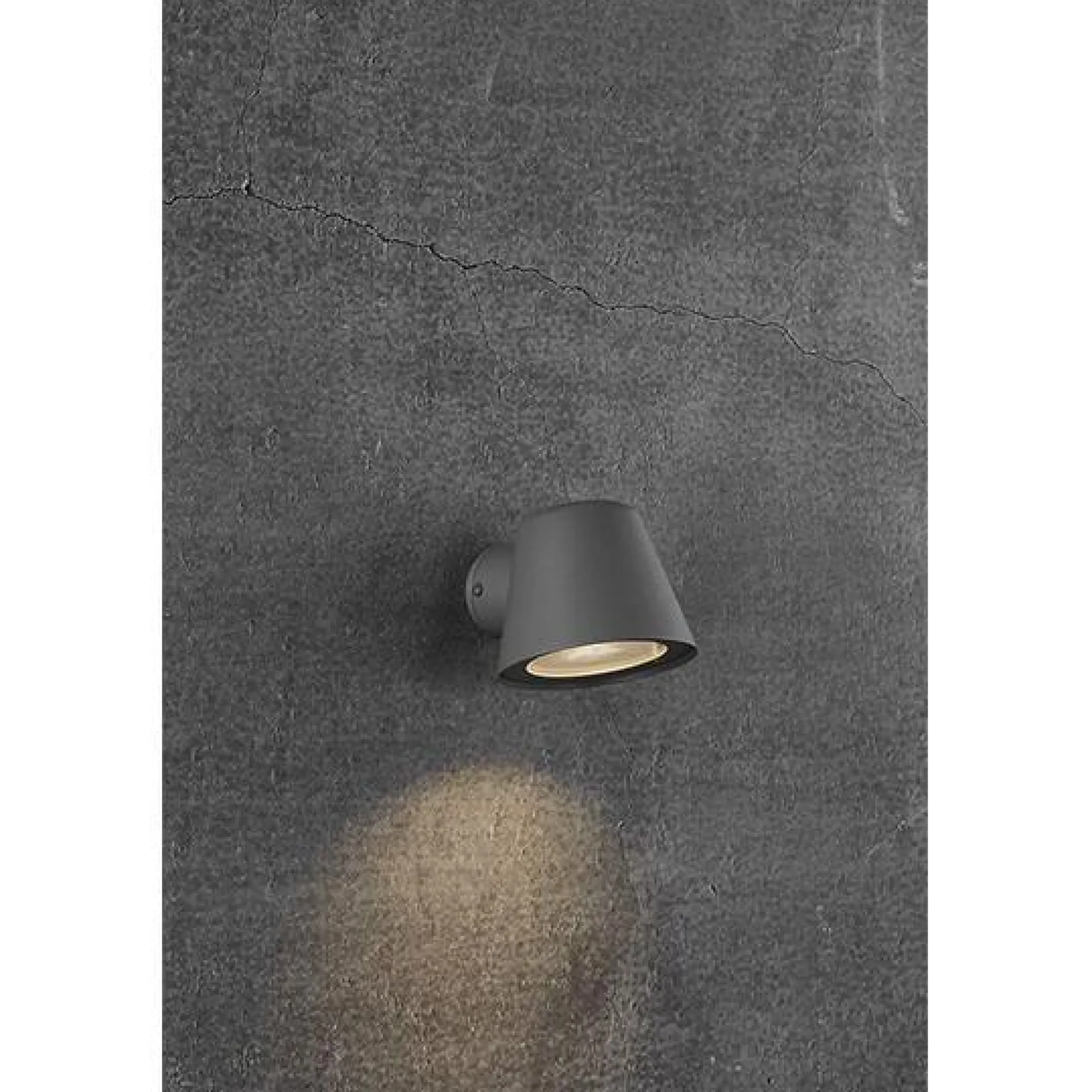 Aleria w | black