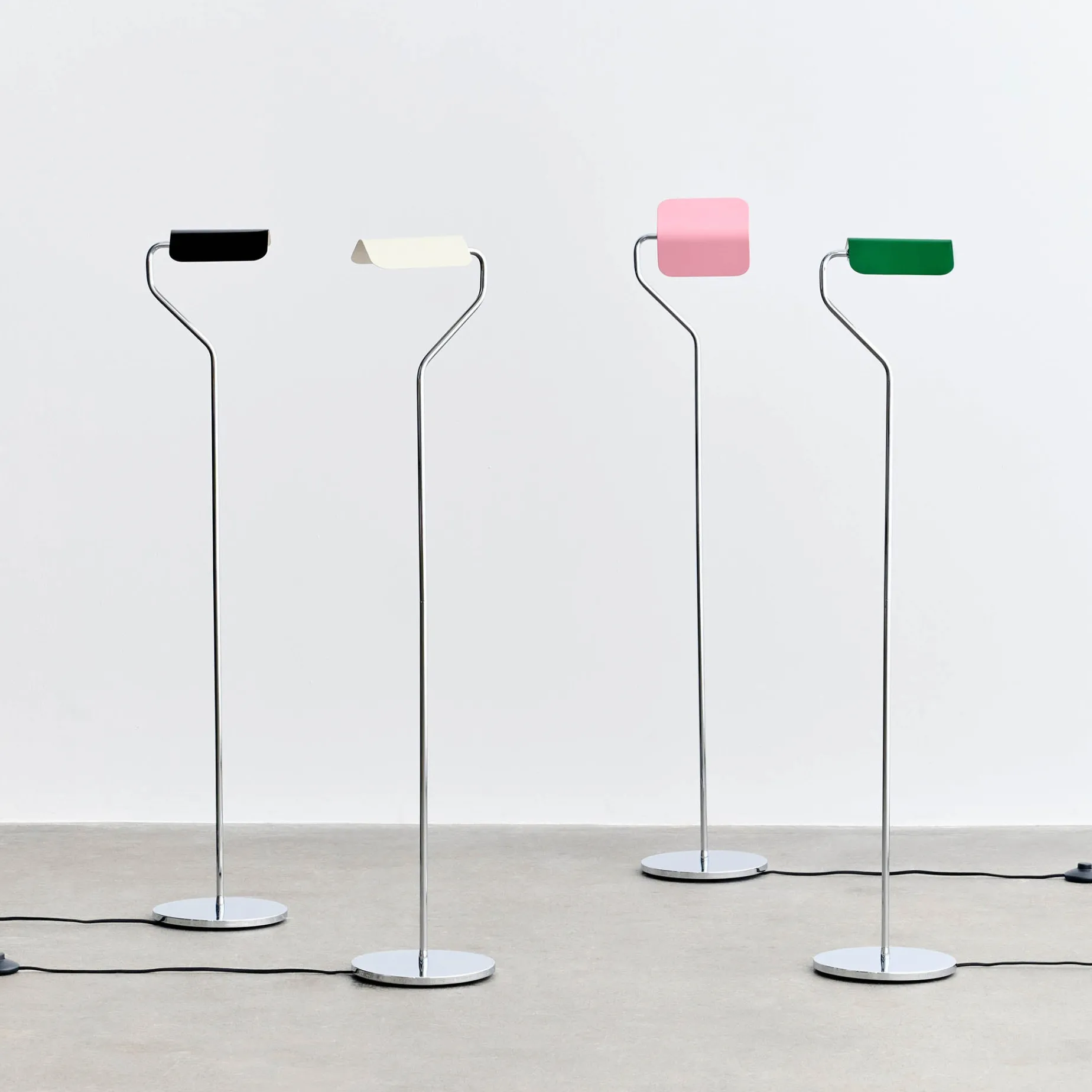 Apex floor lamp | iron black