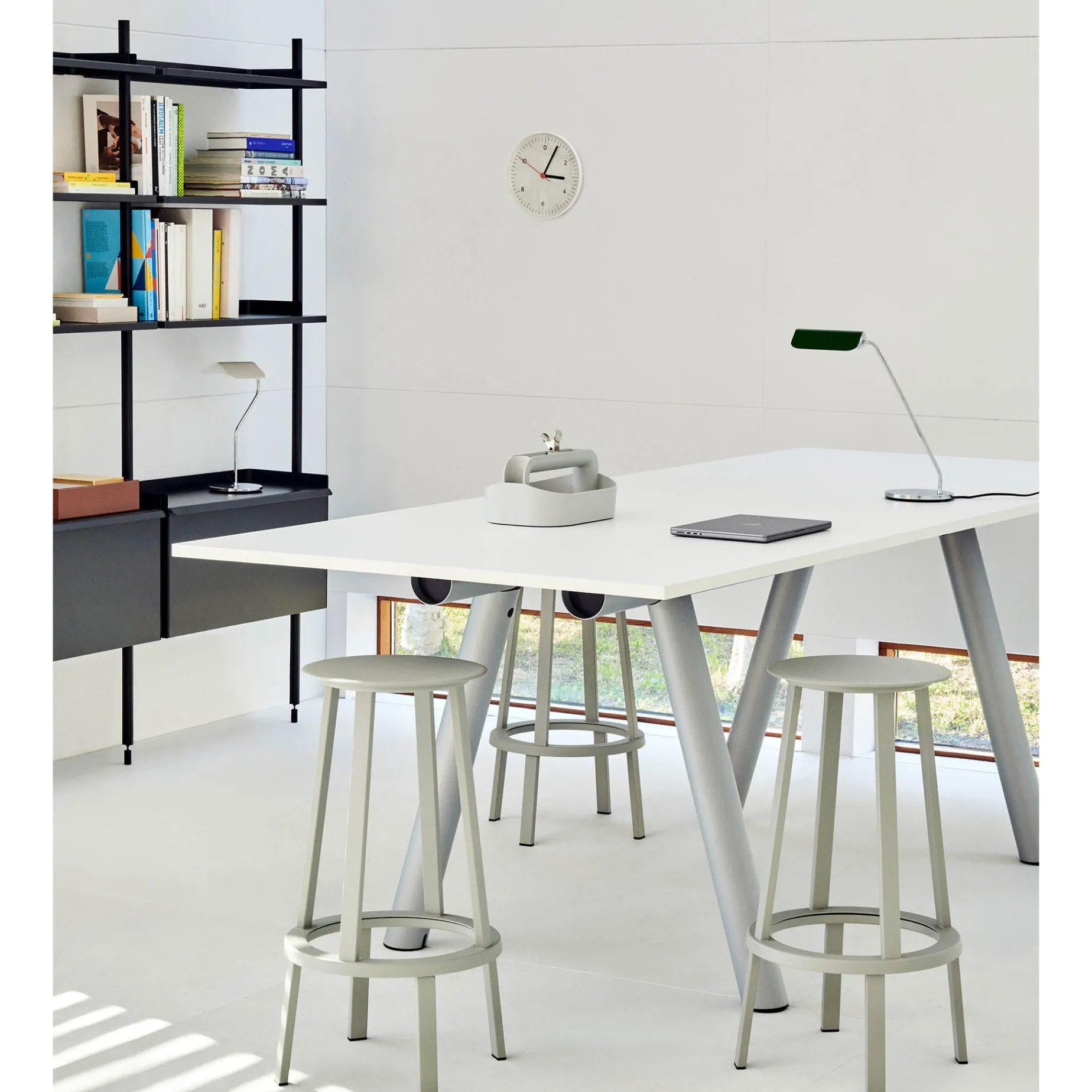 Apex table | oyster white