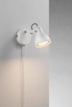 Aslak W | White