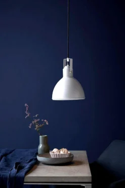 Aslak W | White