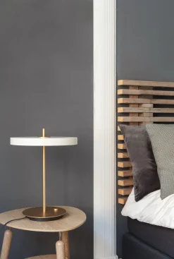 Asteria table | nuance olive