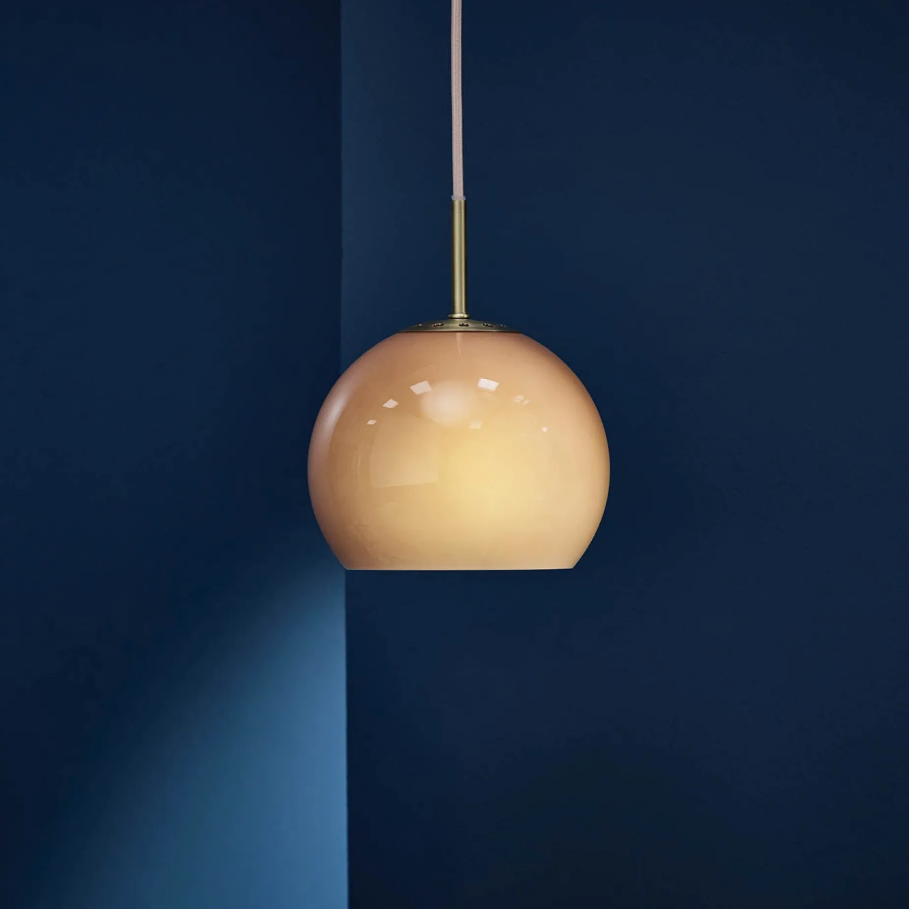Ball 18-25 glass pendant | opal white