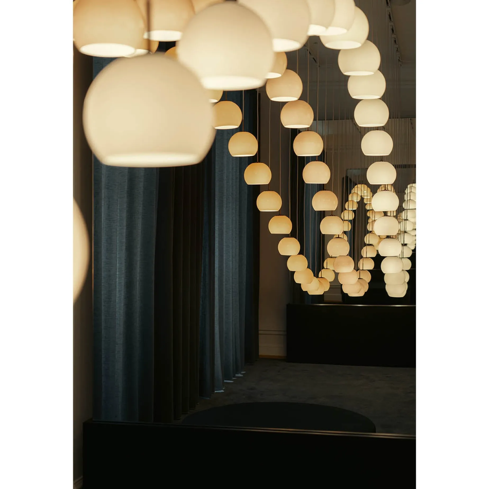 Ball 18-25 glass pendant | opal white
