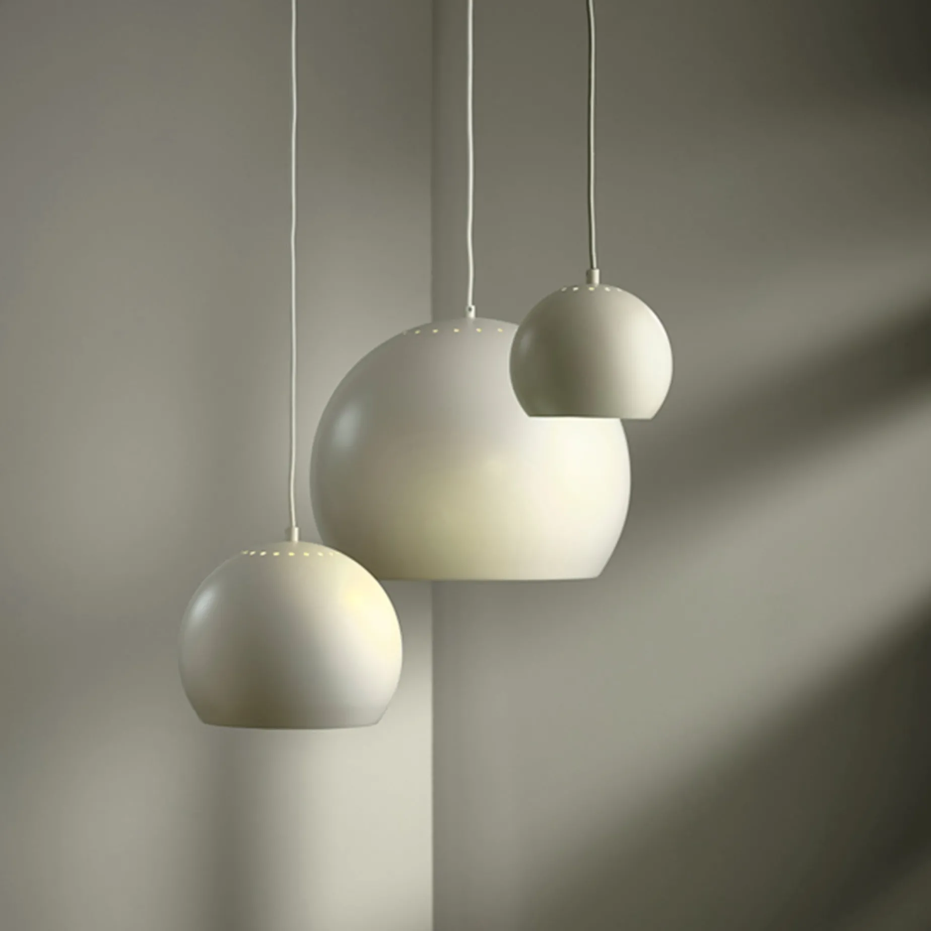 Ball 18 pendant | chrome