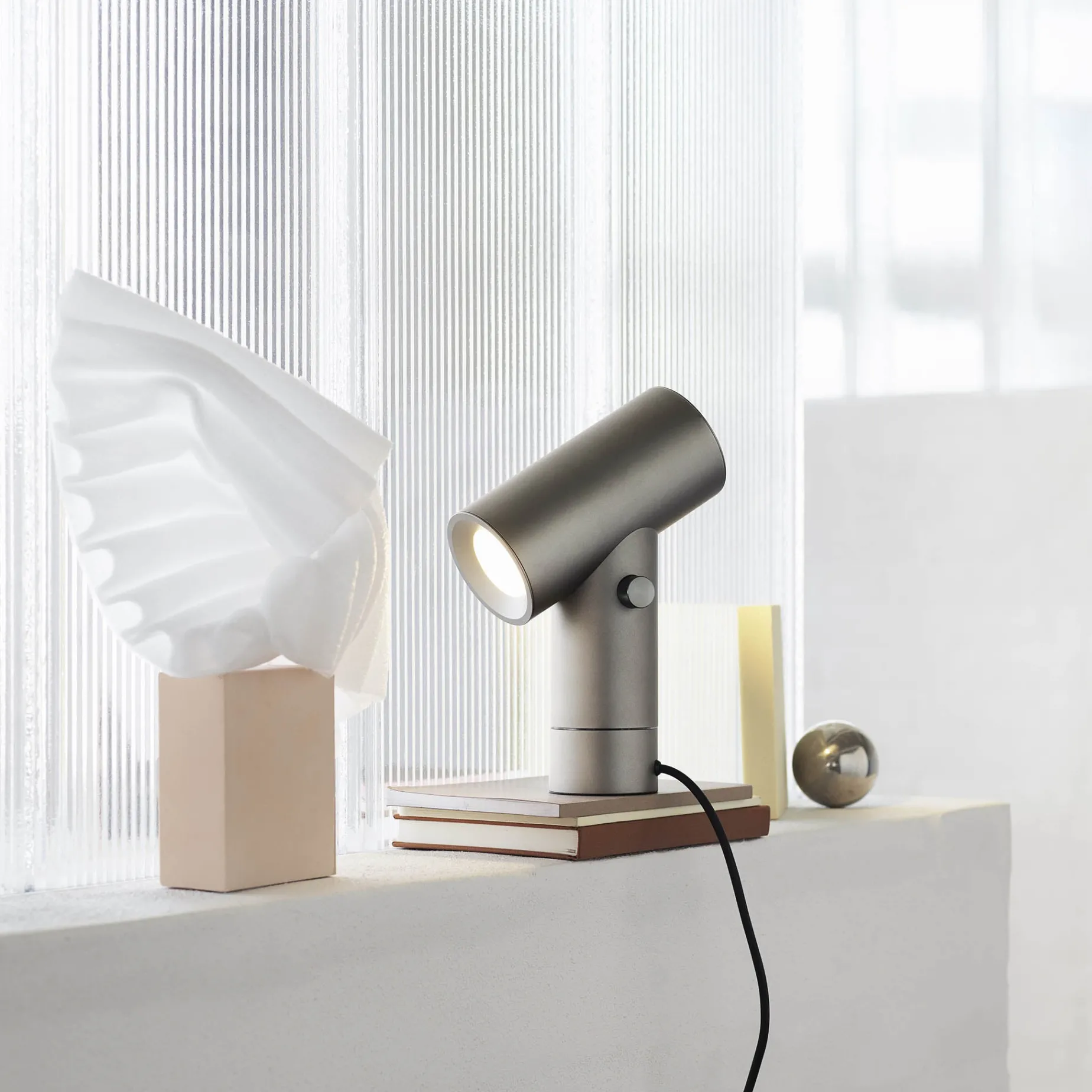Beam table lamp H26 | black
