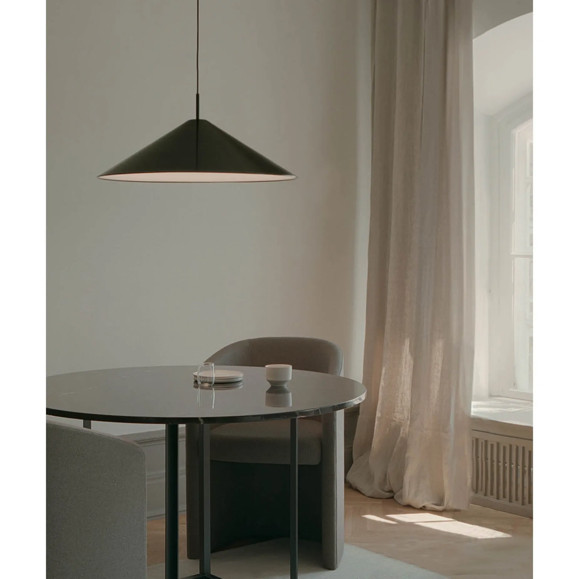 Brolly pendant ⌀70-90 | anodized black