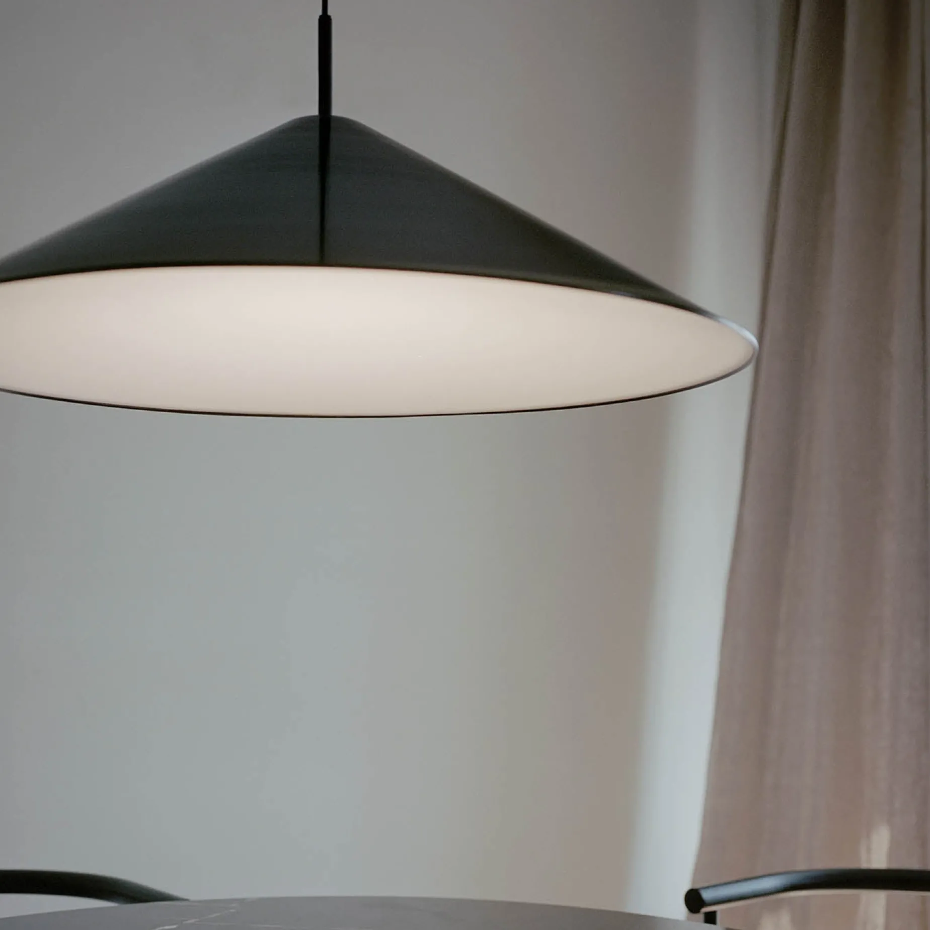 Brolly pendant ⌀70-90 | anodized black
