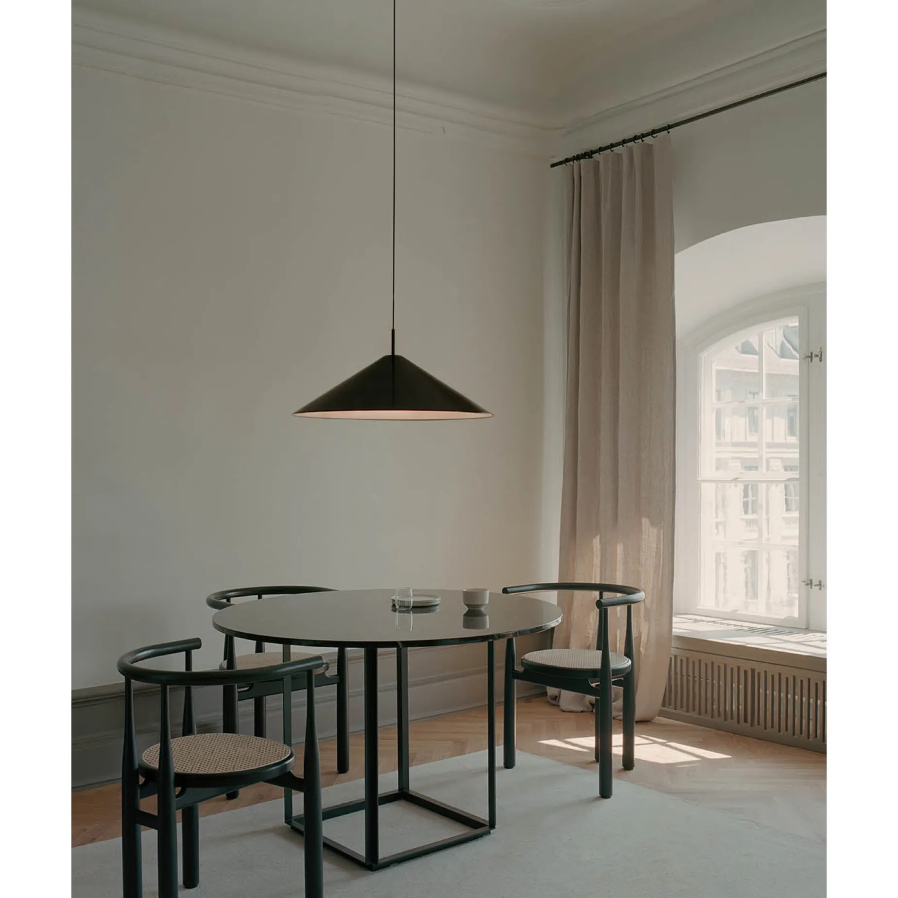 Brolly pendant ⌀70-90 | anodized black