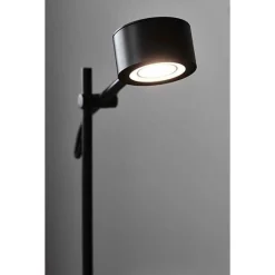 Clyde T | black