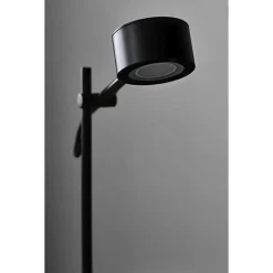 Clyde T | black