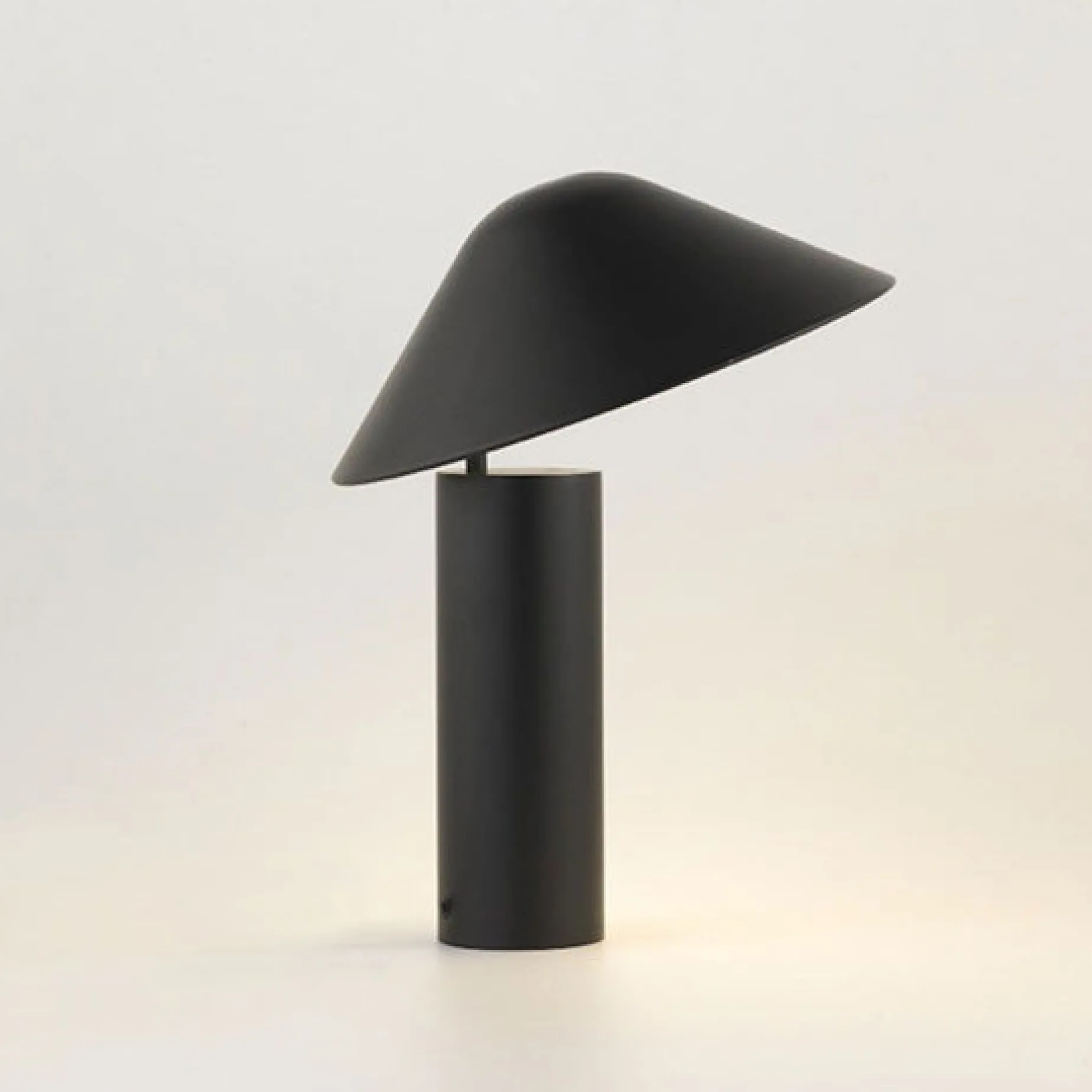 Damo table | matt black