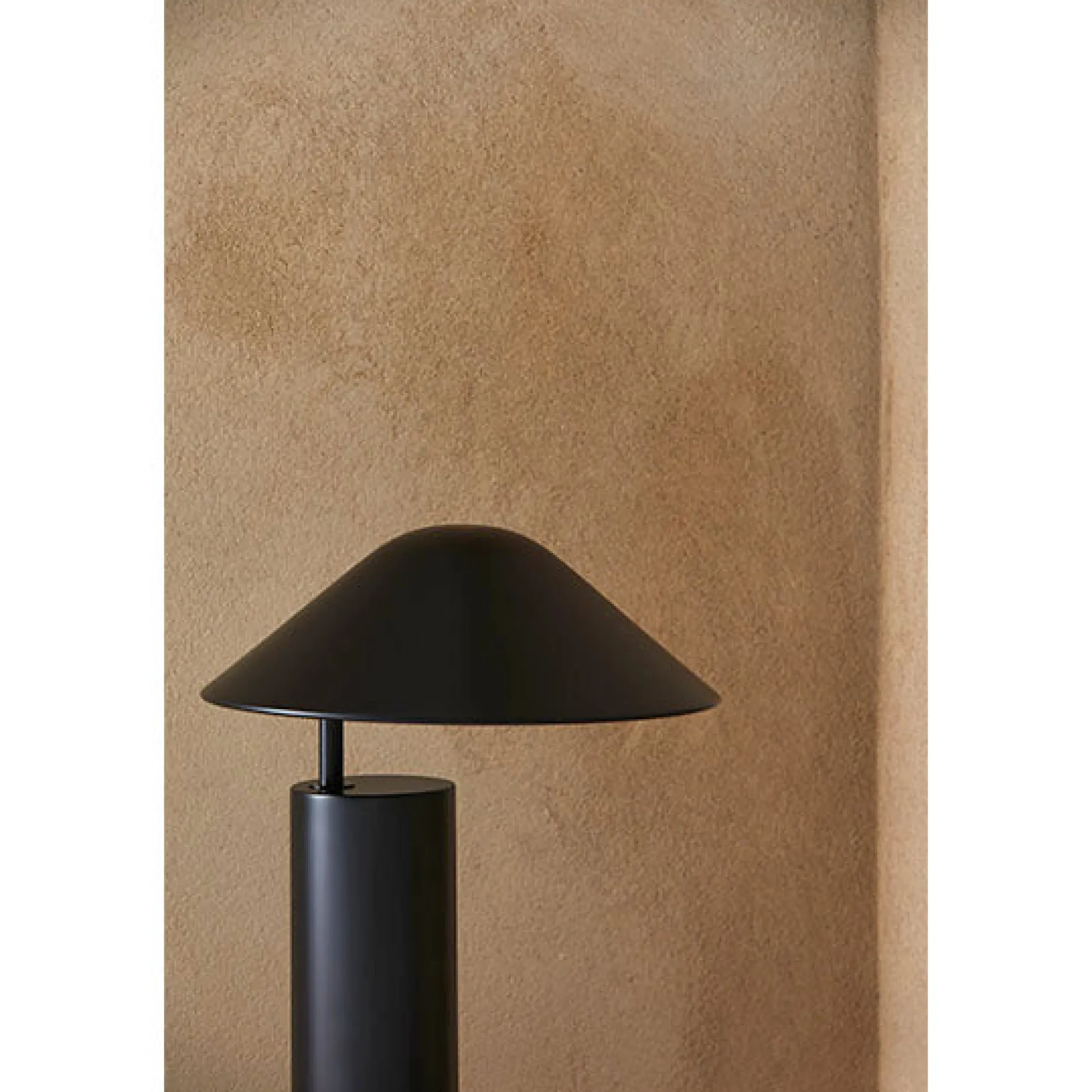 Damo table | matt black
