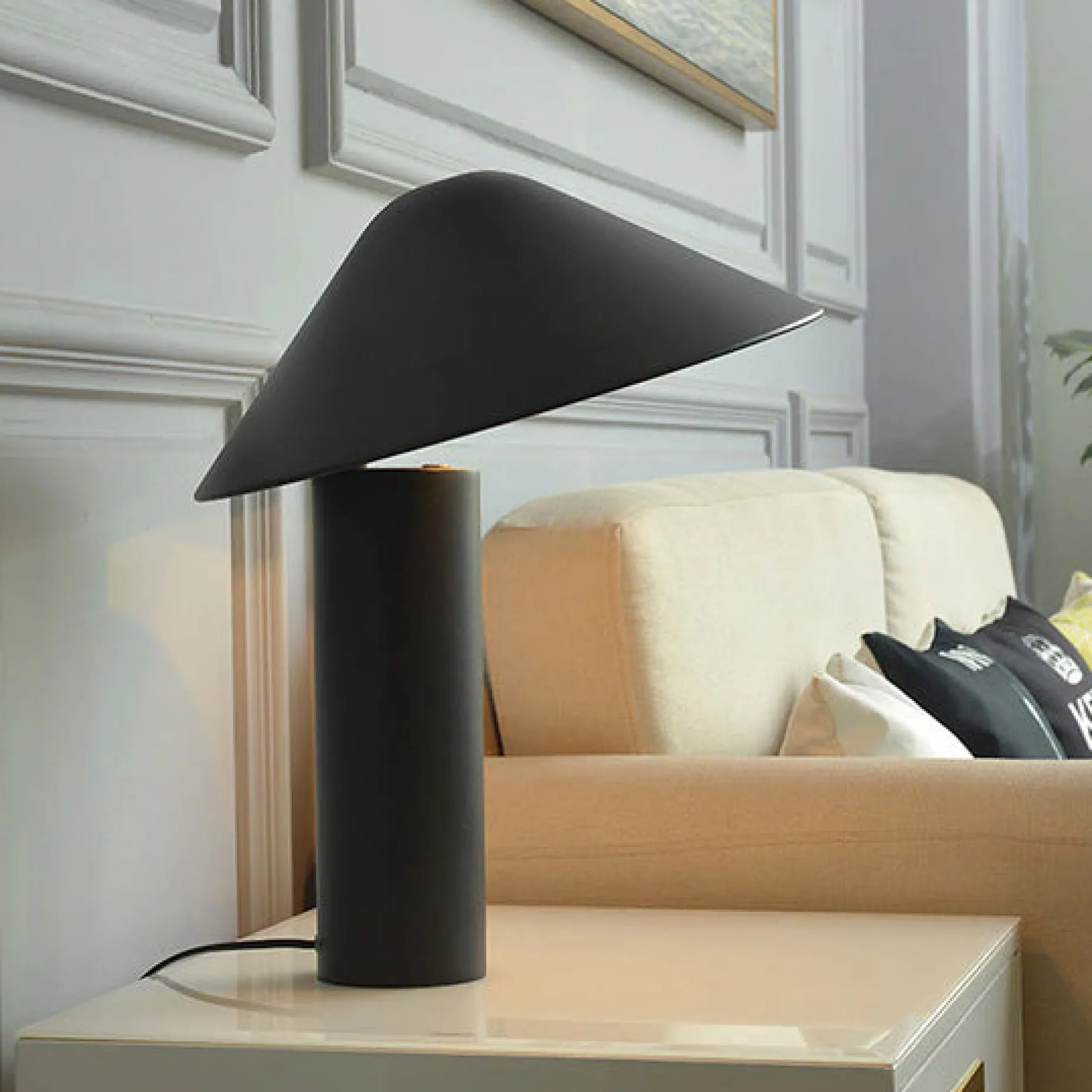 Damo table | matt black