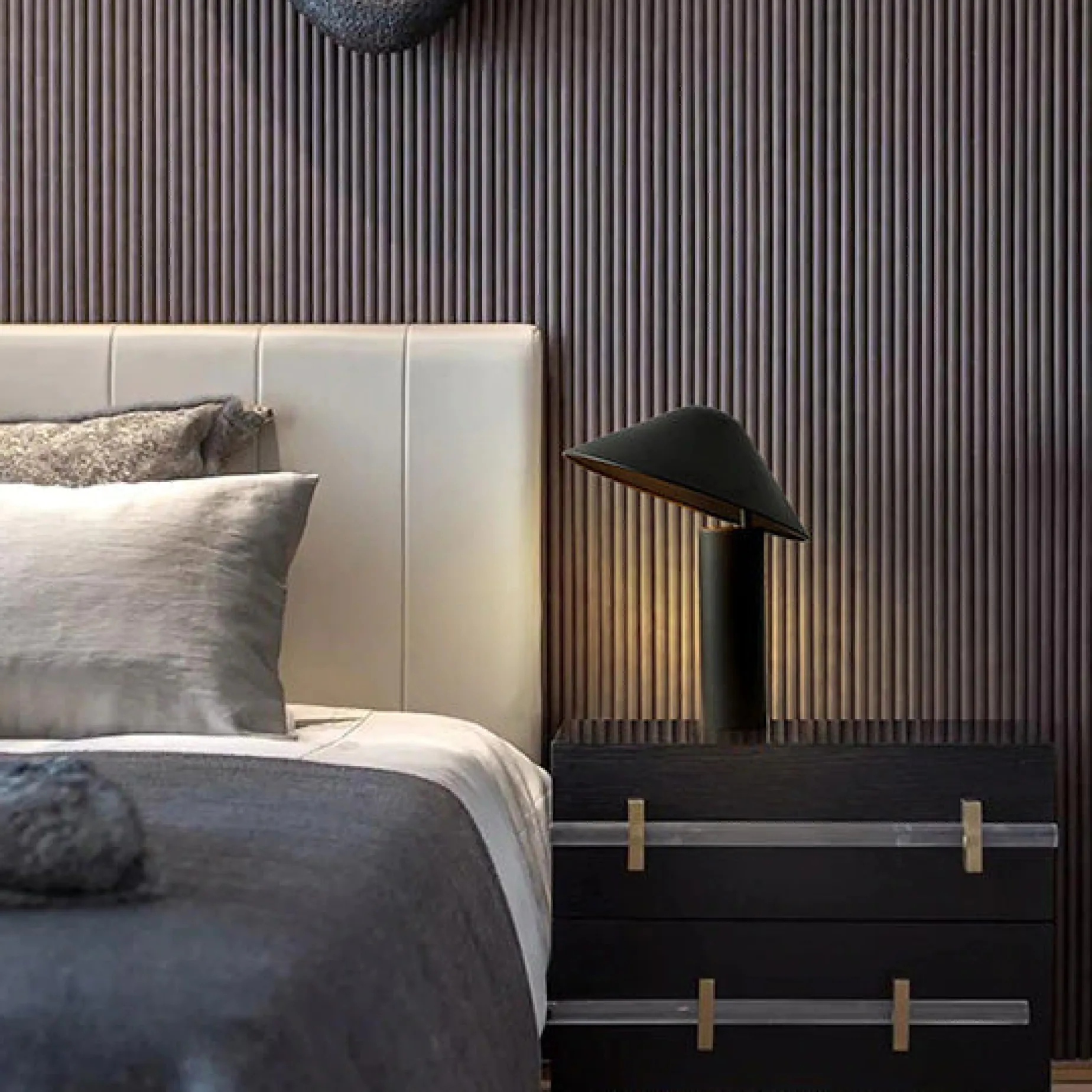 Damo table | matt black