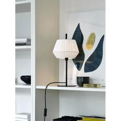 Dicte t | white