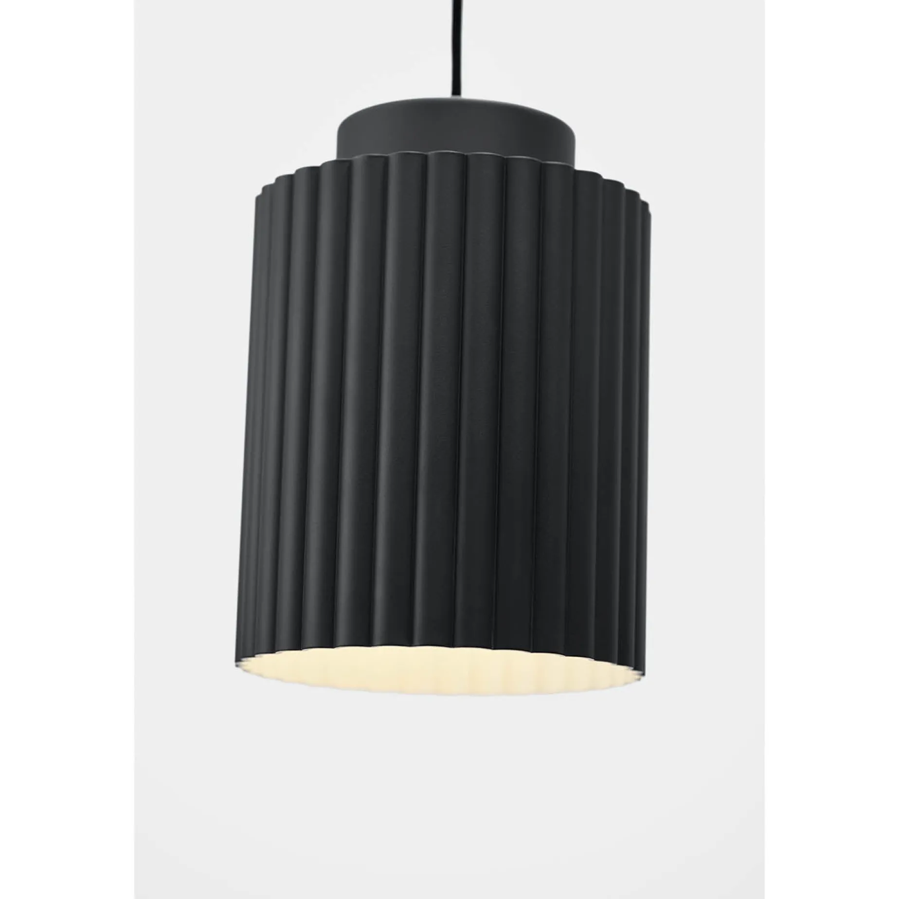 Donna 18 pendant | black ink