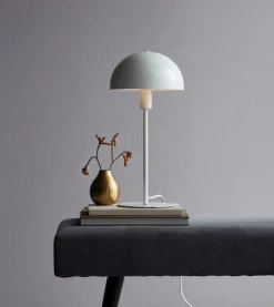 Ellen 20 table | chrome