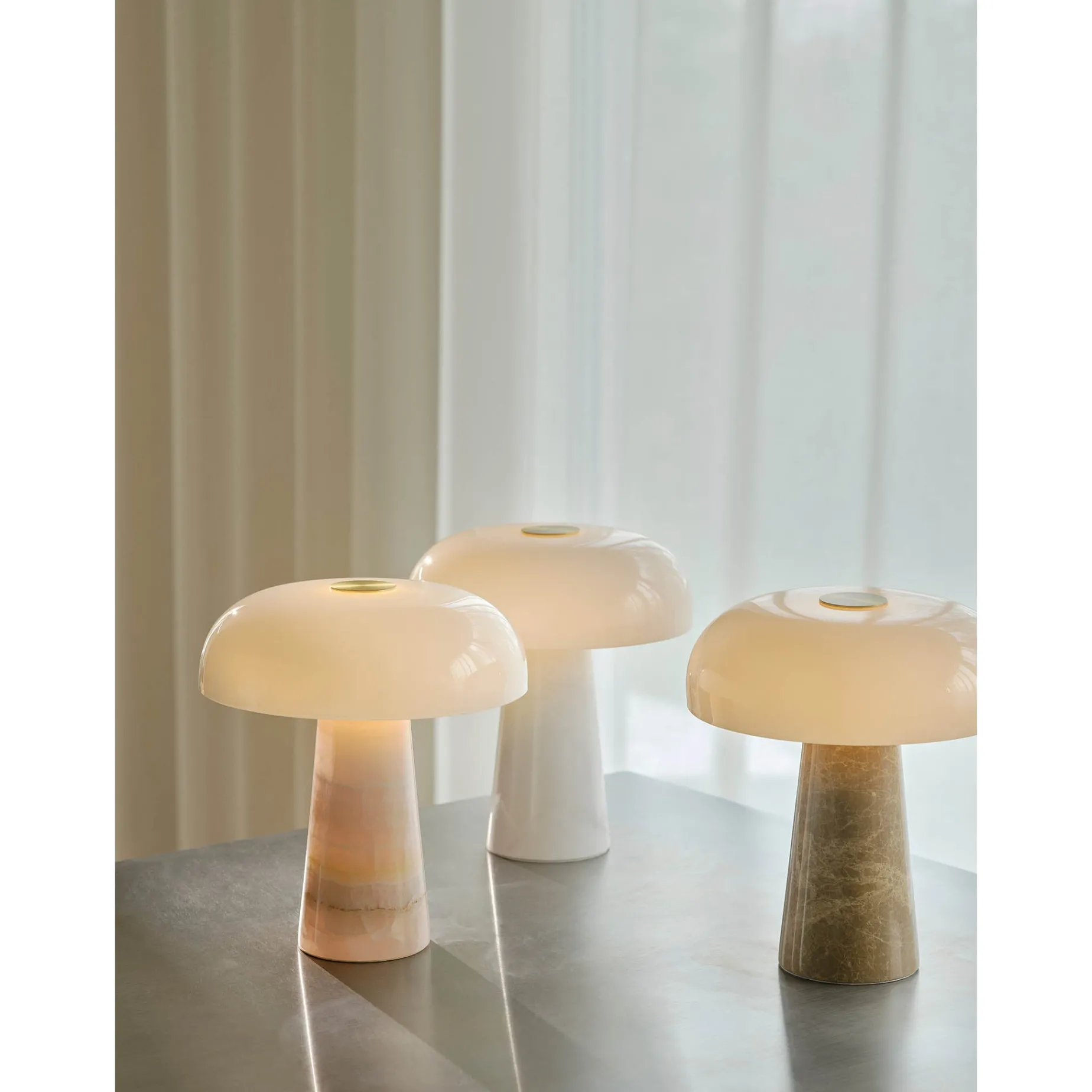 Glossy table mini | beige marble