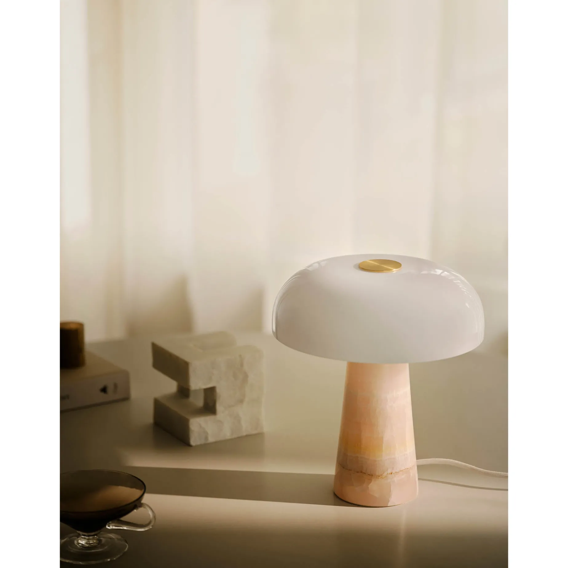 Glossy table mini | beige marble