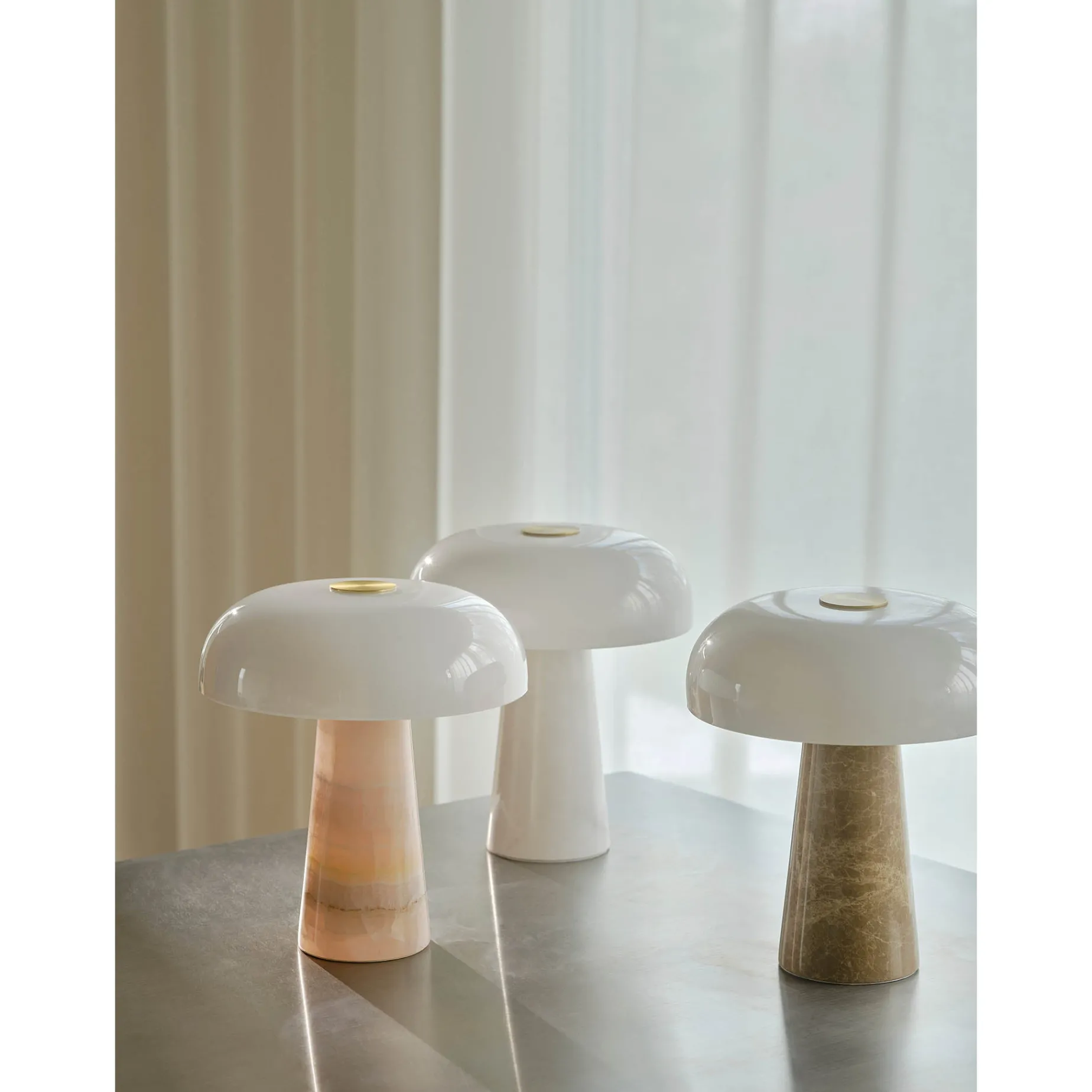 Glossy table mini | beige marble
