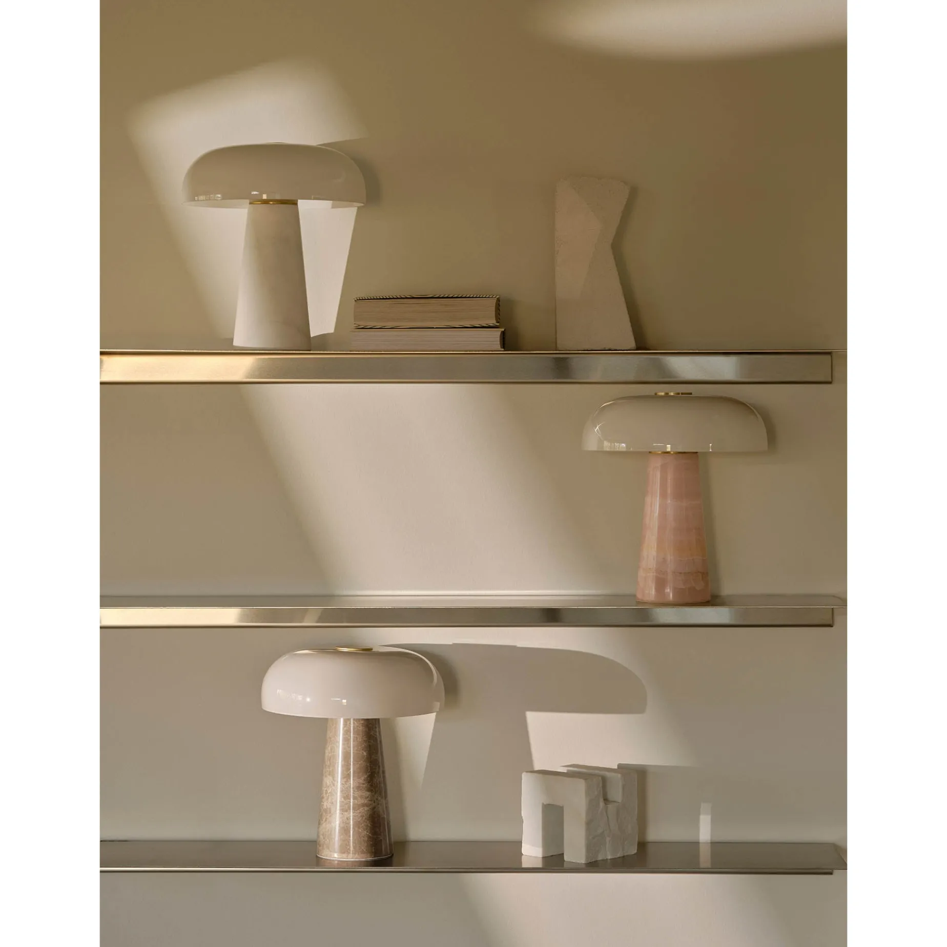 Glossy table mini | beige marble