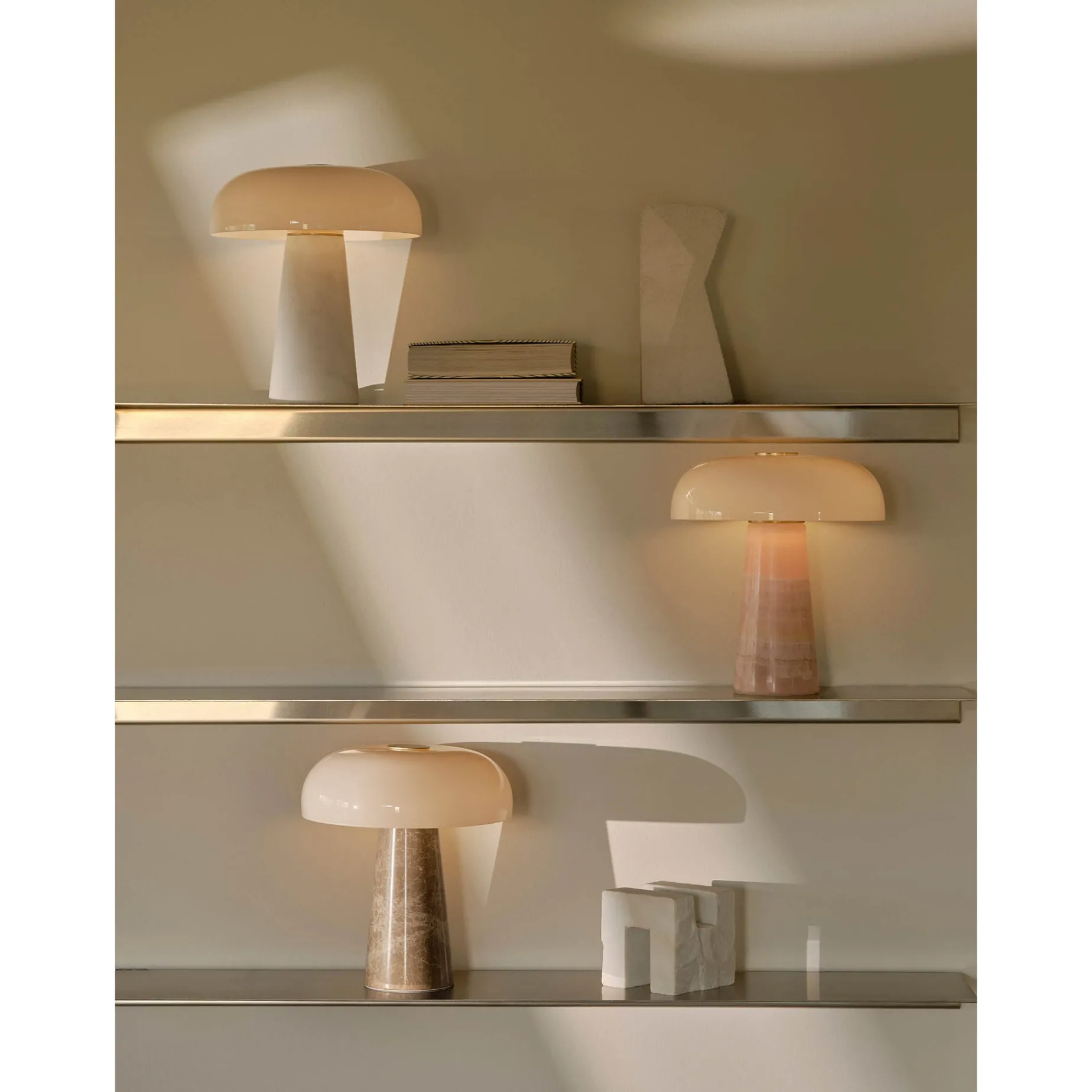 Glossy table mini | beige marble