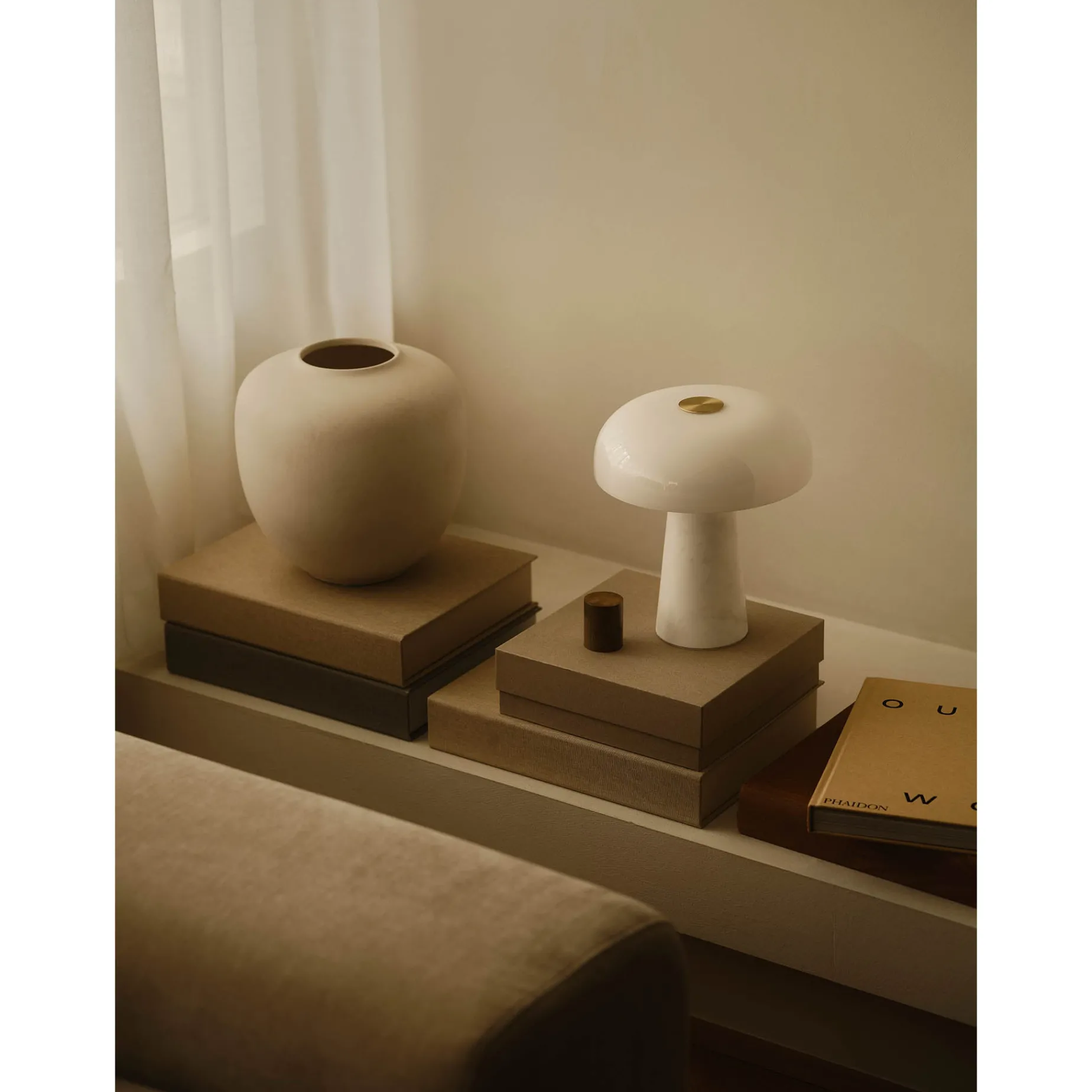 Glossy table mini | white marble