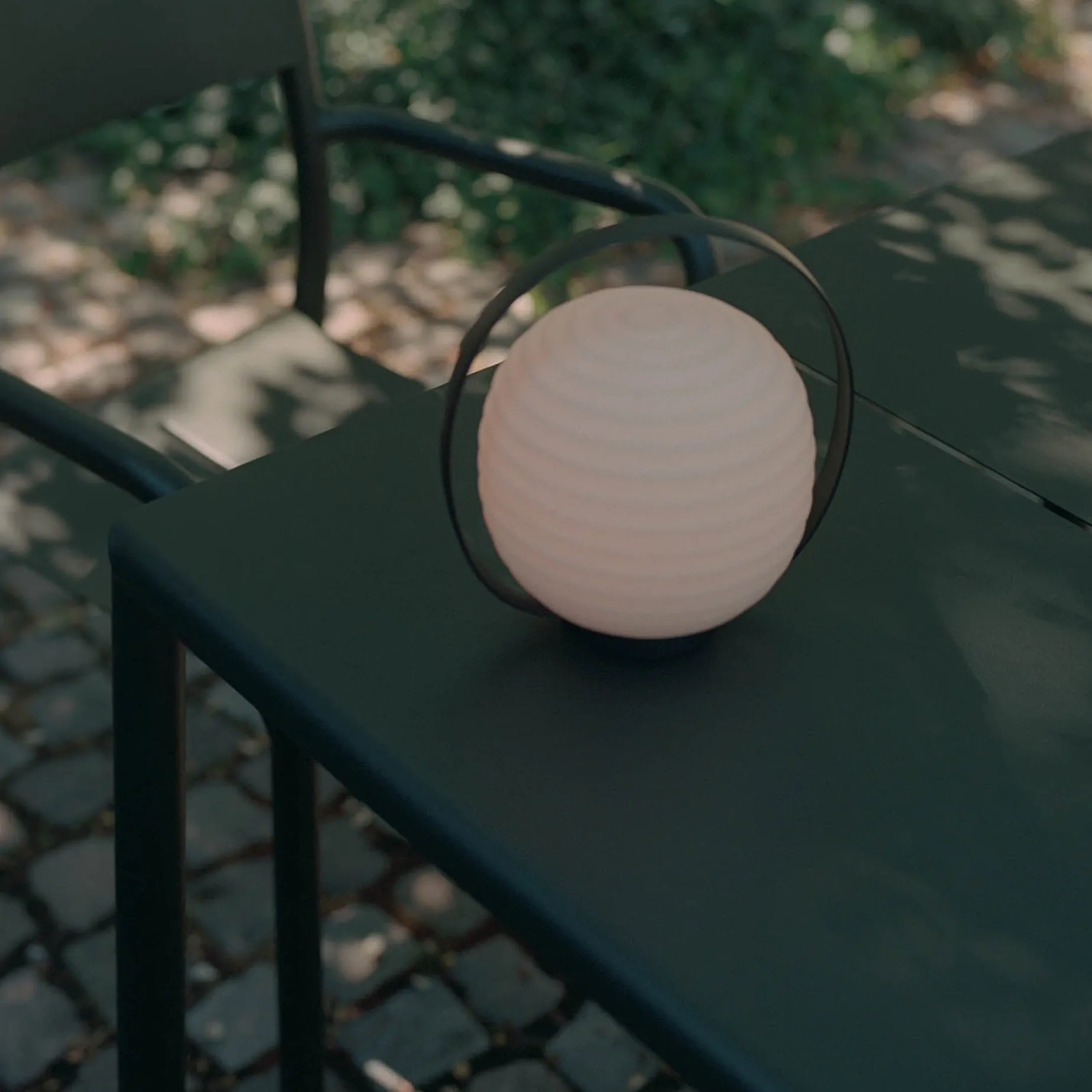 Lantern portable | black and opal white