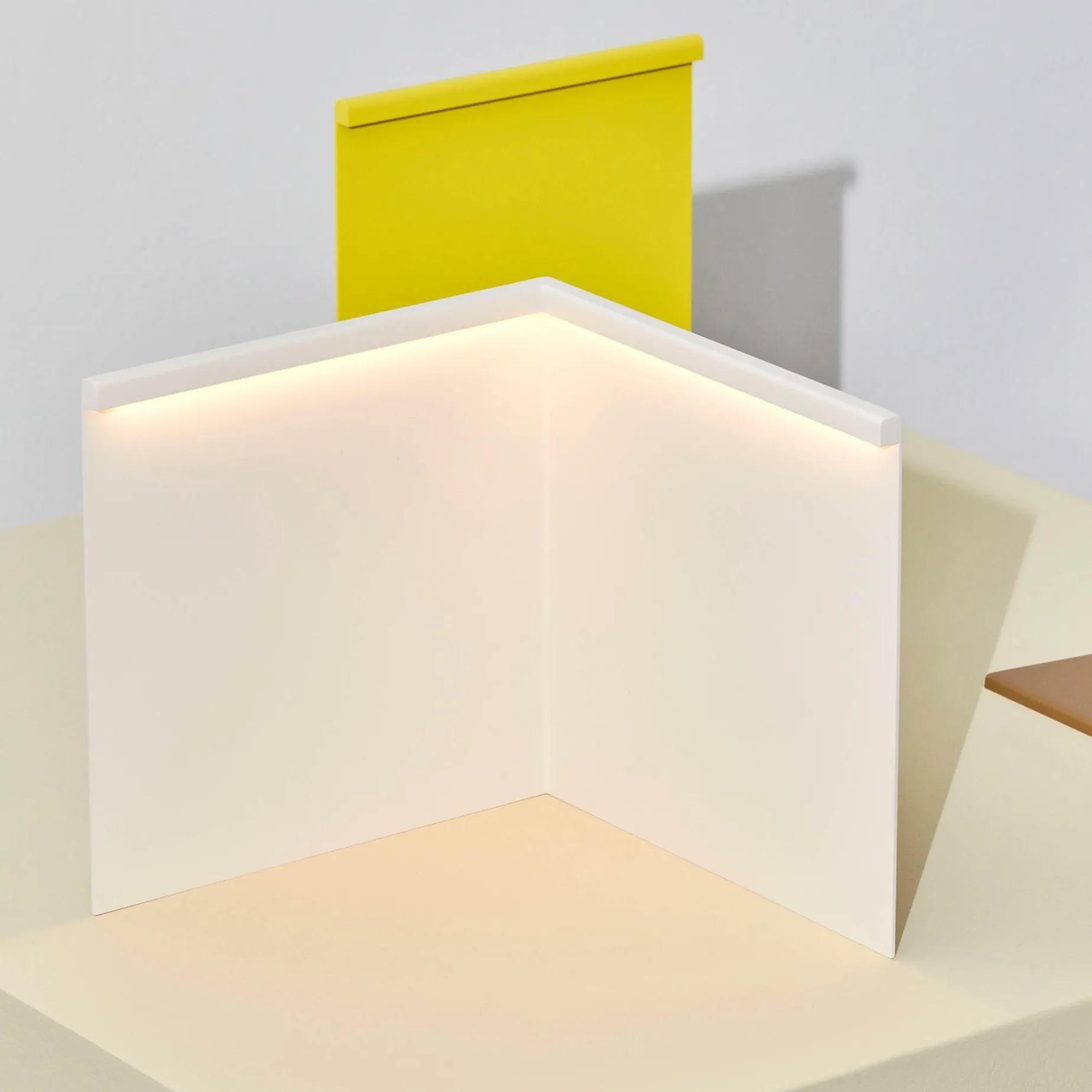 LBM corner table lamp | cream white