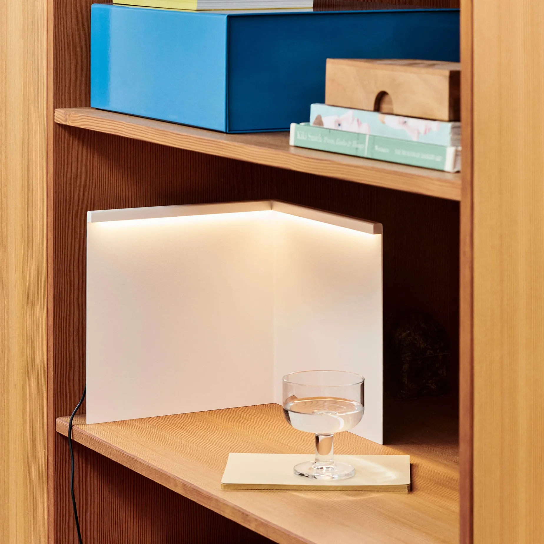 LBM corner table lamp | cream white