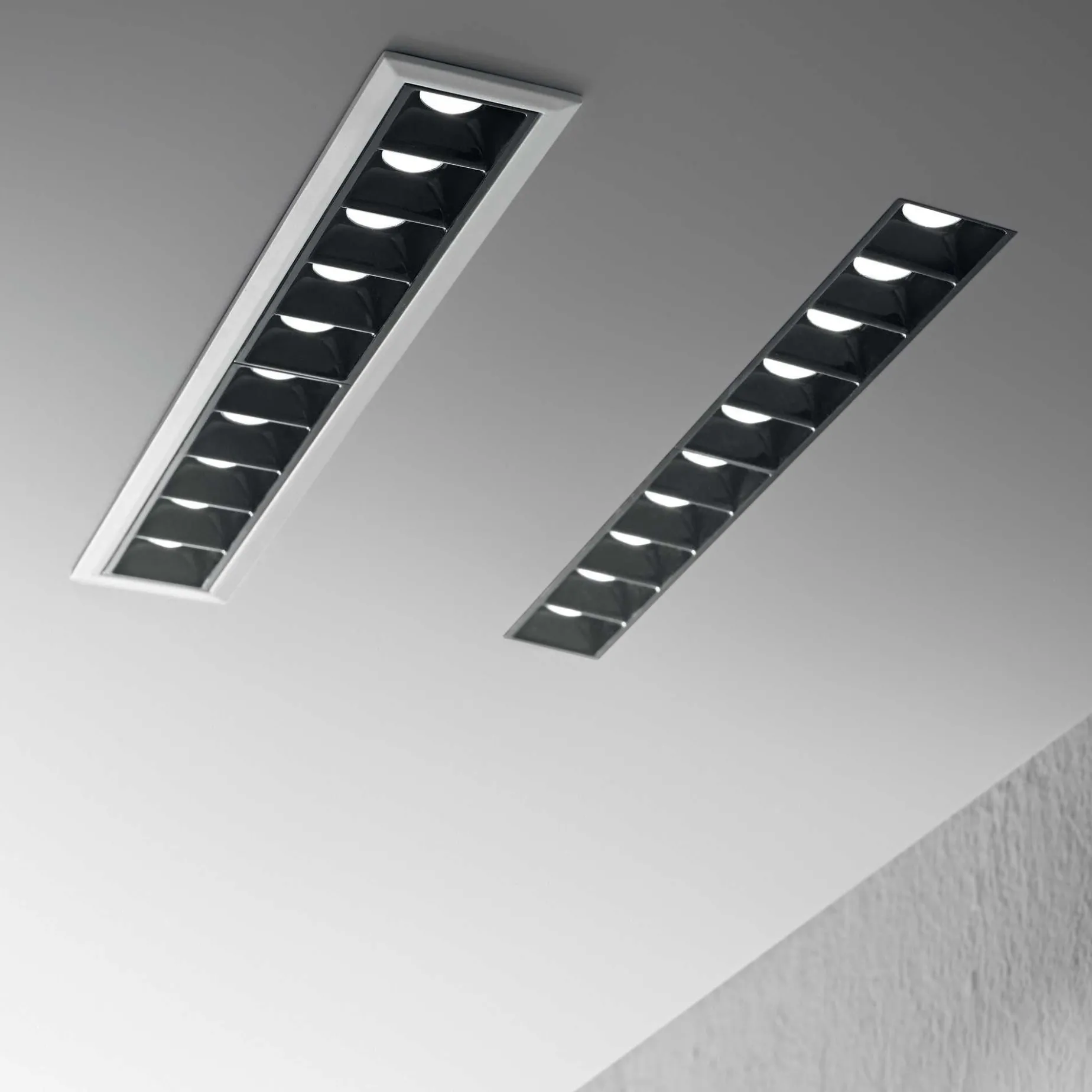 Lika 10 trimless | black