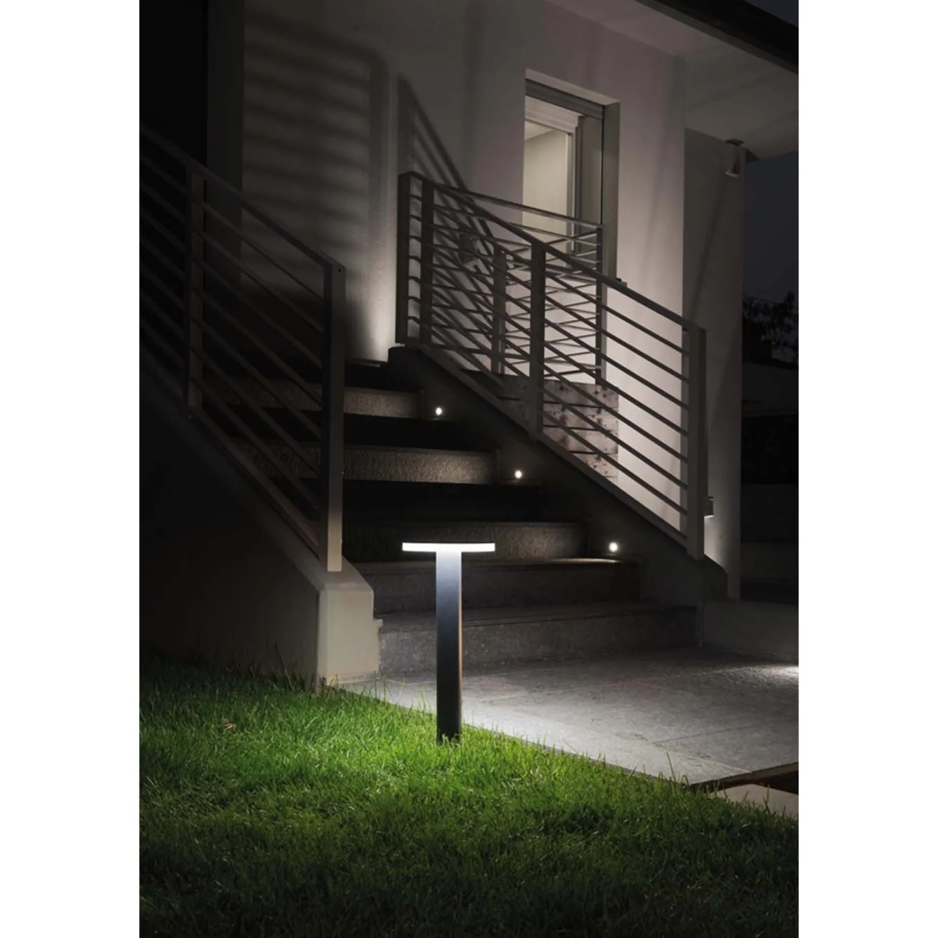 Line 220 Post | H1500 grey anthracite
