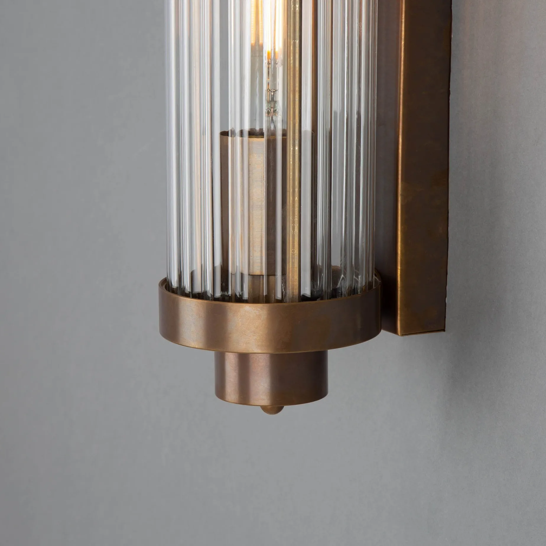 Louise wall IP44 | antique brass