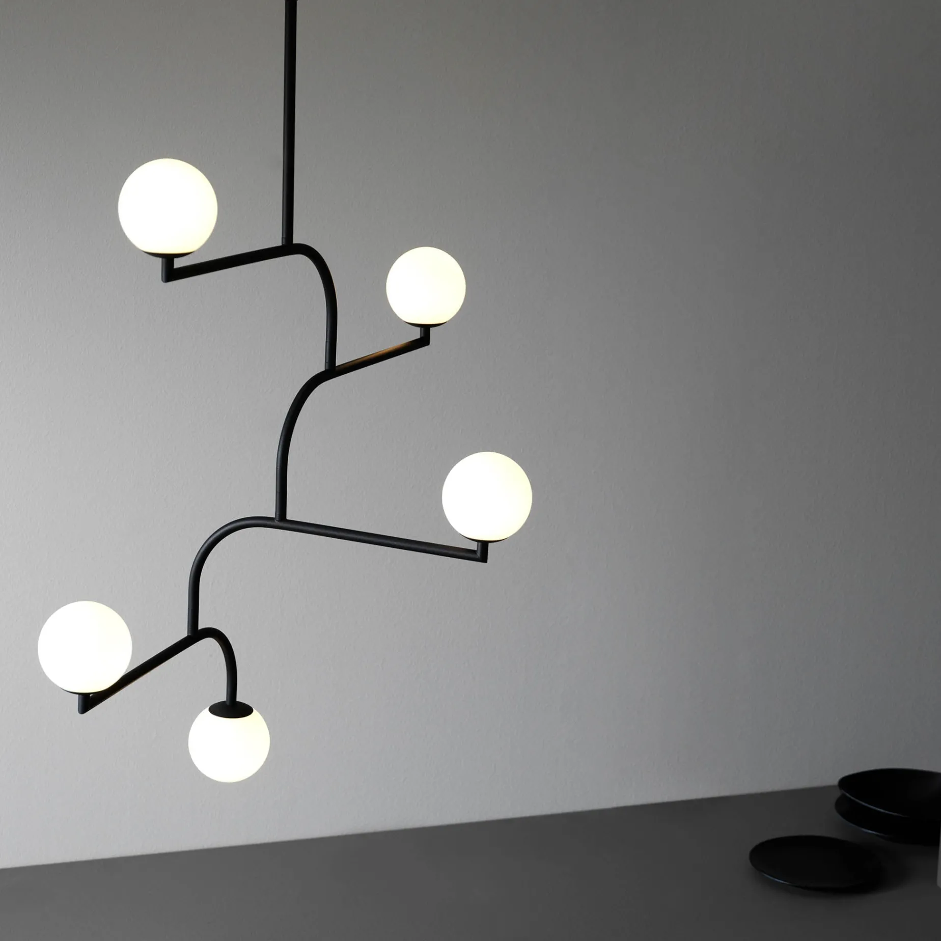 Mobil chandelier 100 | brass