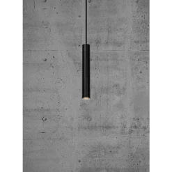 Omari | black