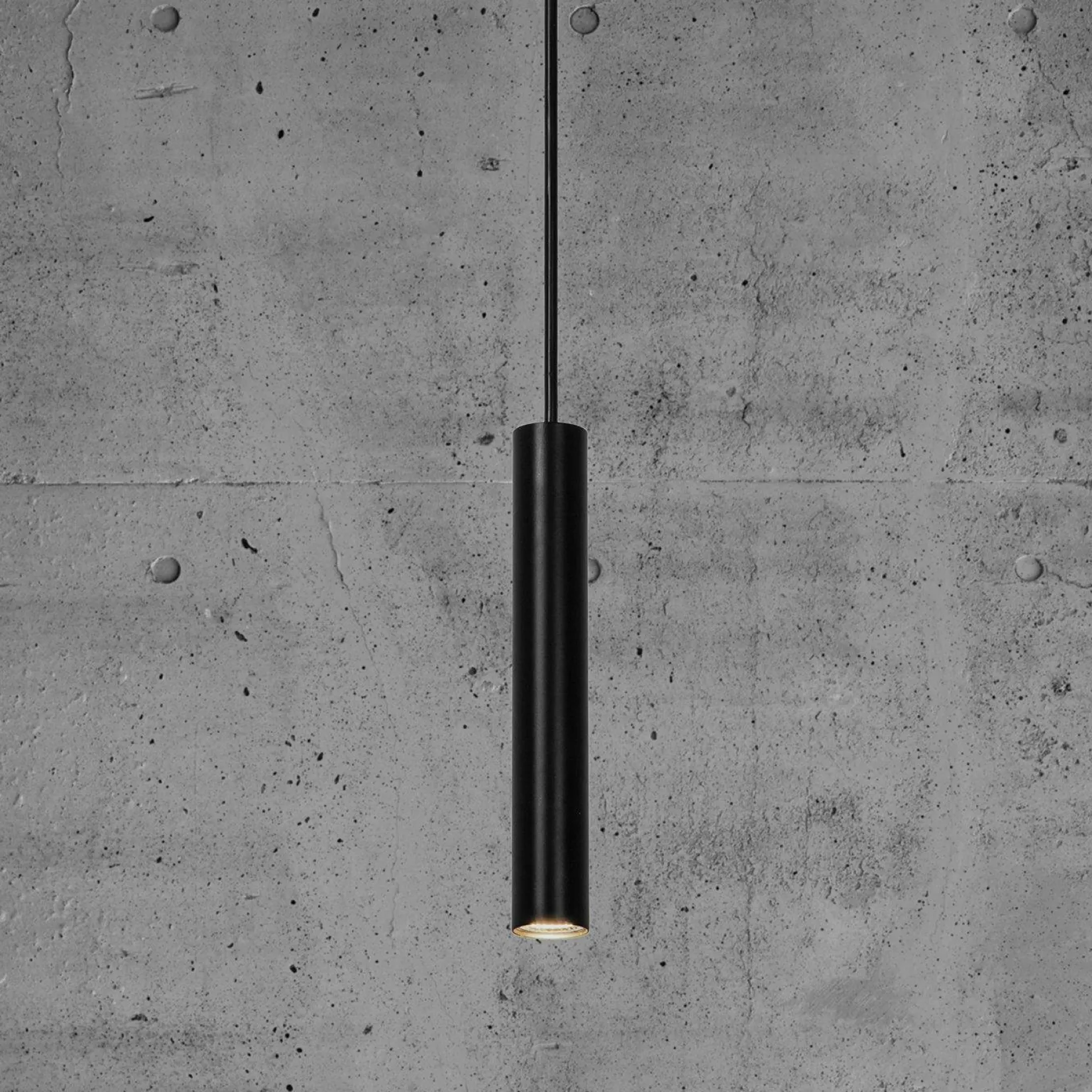 Omari | black