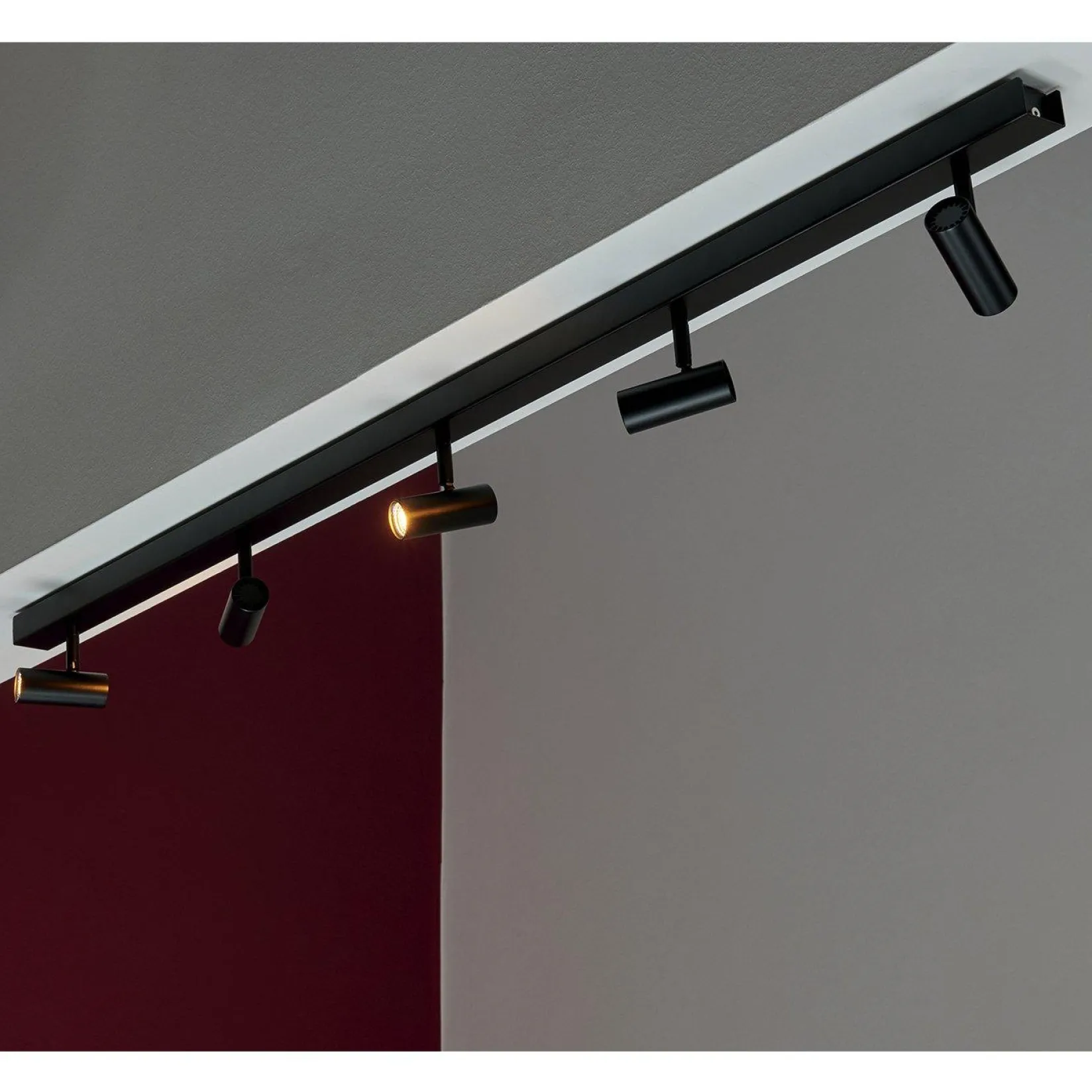 Omari 5 rail | black