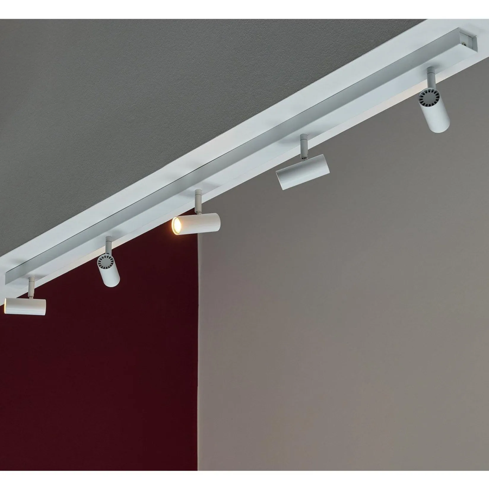 Omari 5 rail | black
