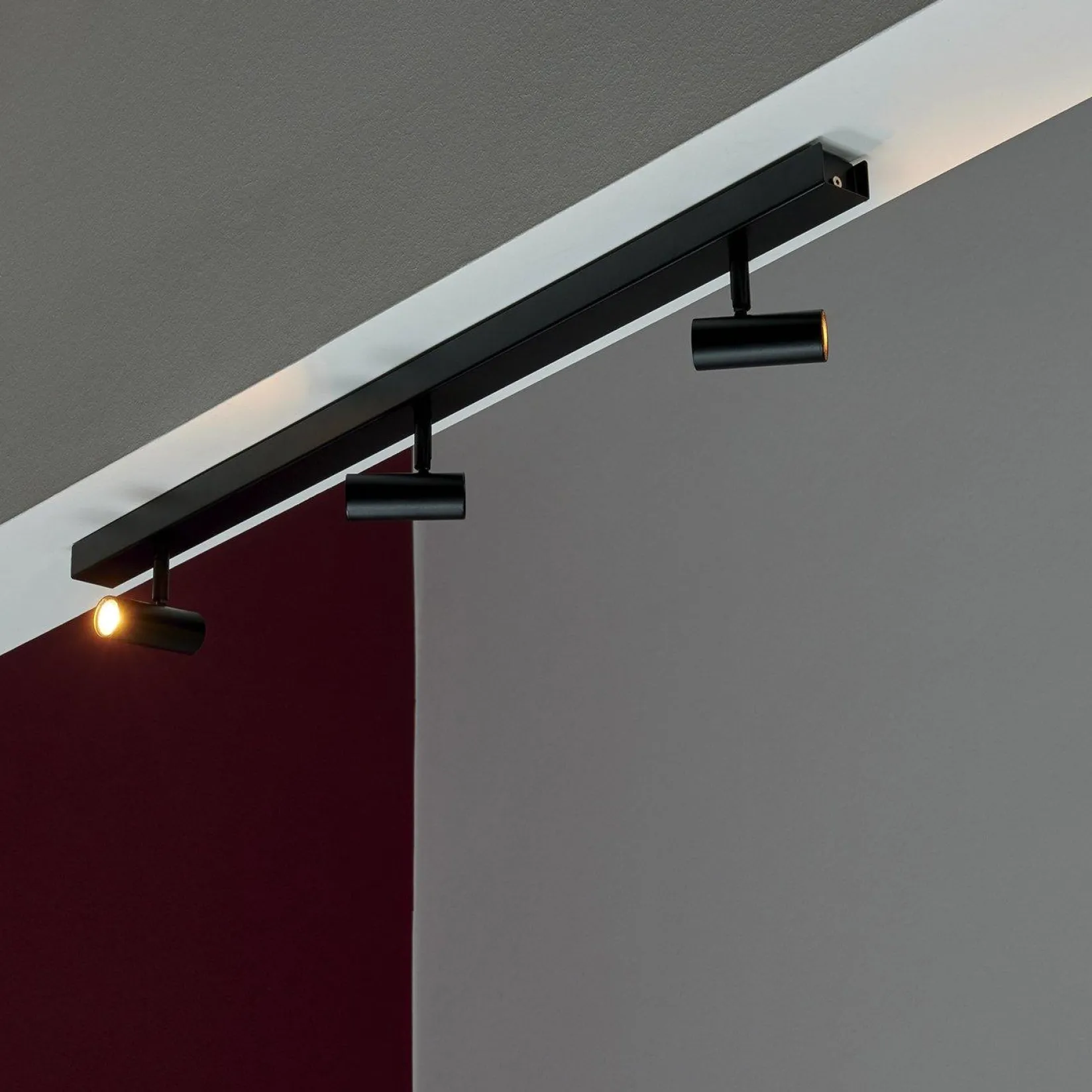 Omari 3 rail | black