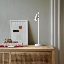 Omari table | white