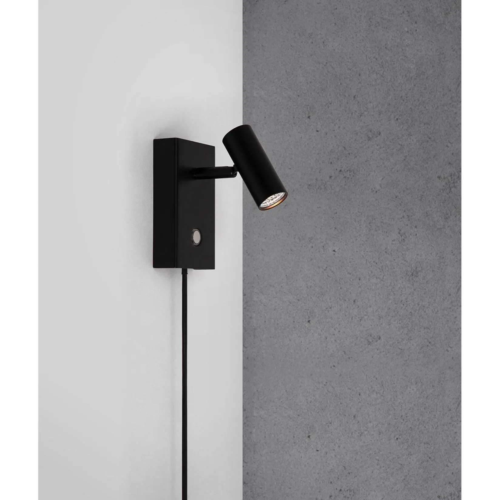 Omari wall | white