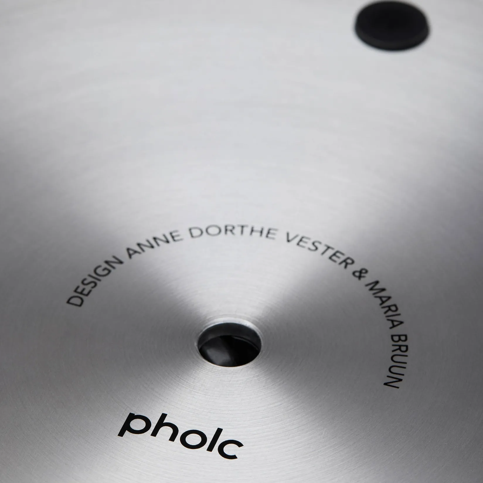 One meter | cocoon and aluminium