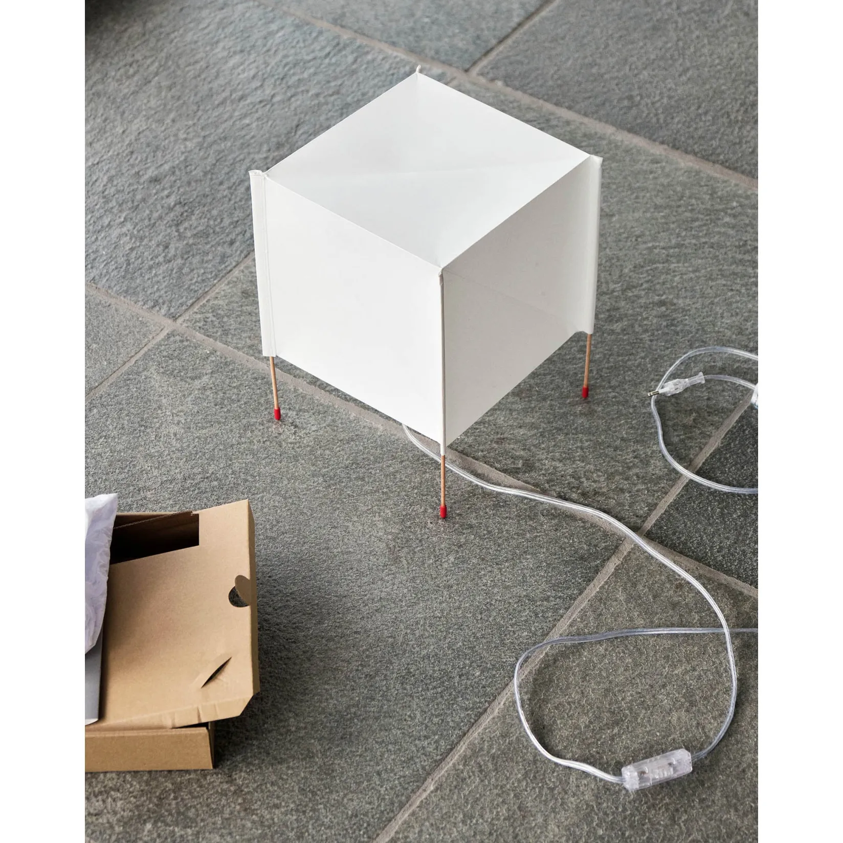 Paper cube table lamp | ecopet paper white