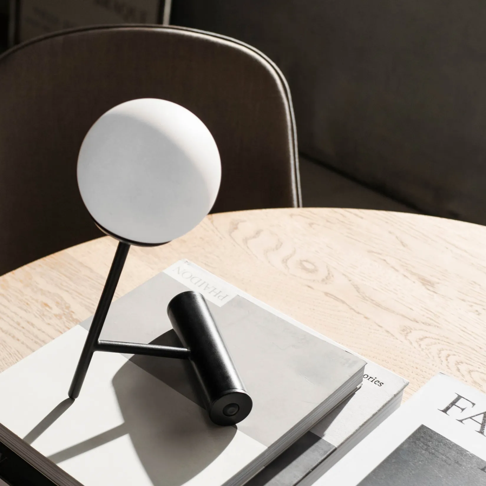 Phare portable table lamp | burned red