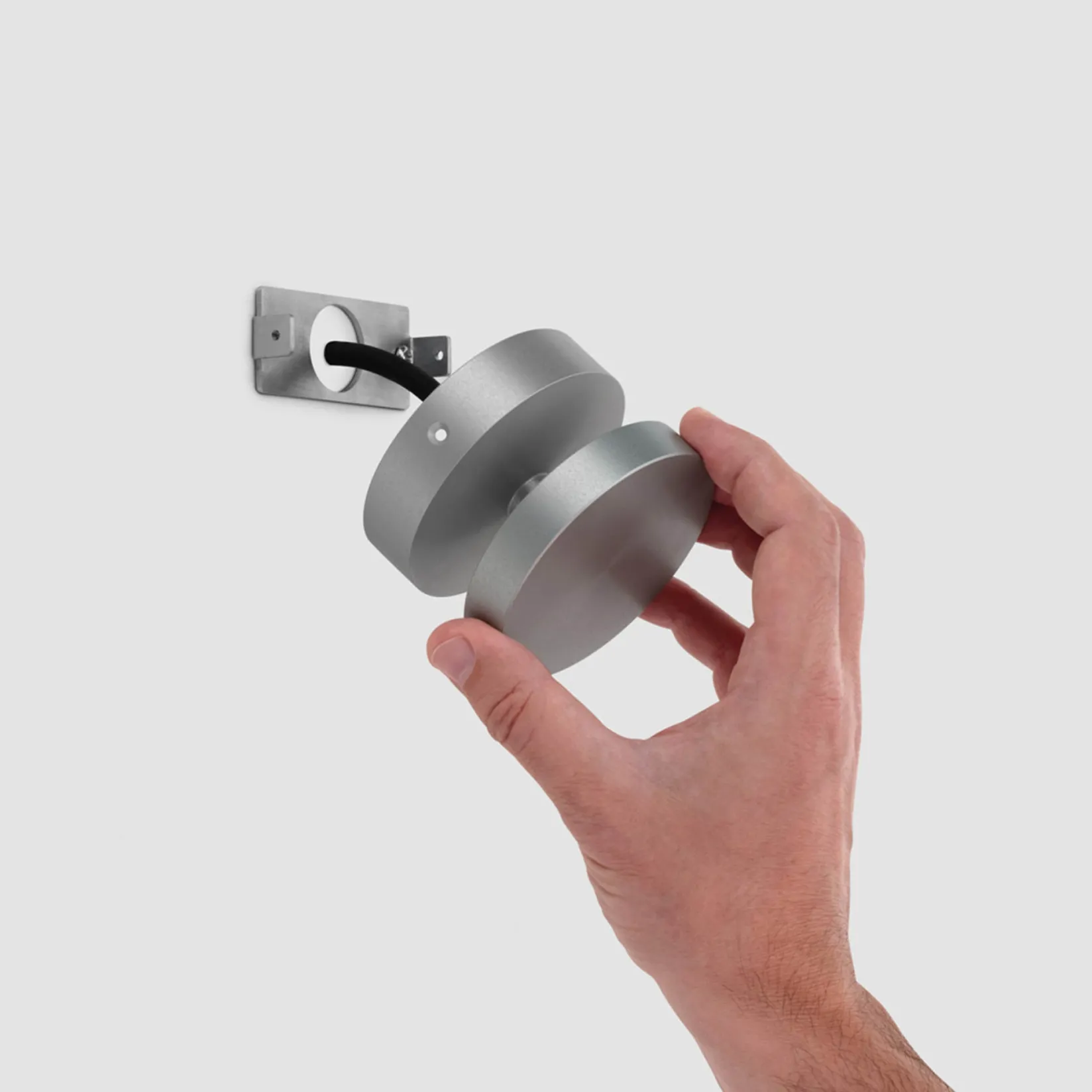 Pik 80 wall | brown anodized aluminium