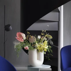 Post floor lamp | black