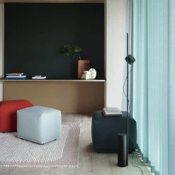 Post floor lamp | black