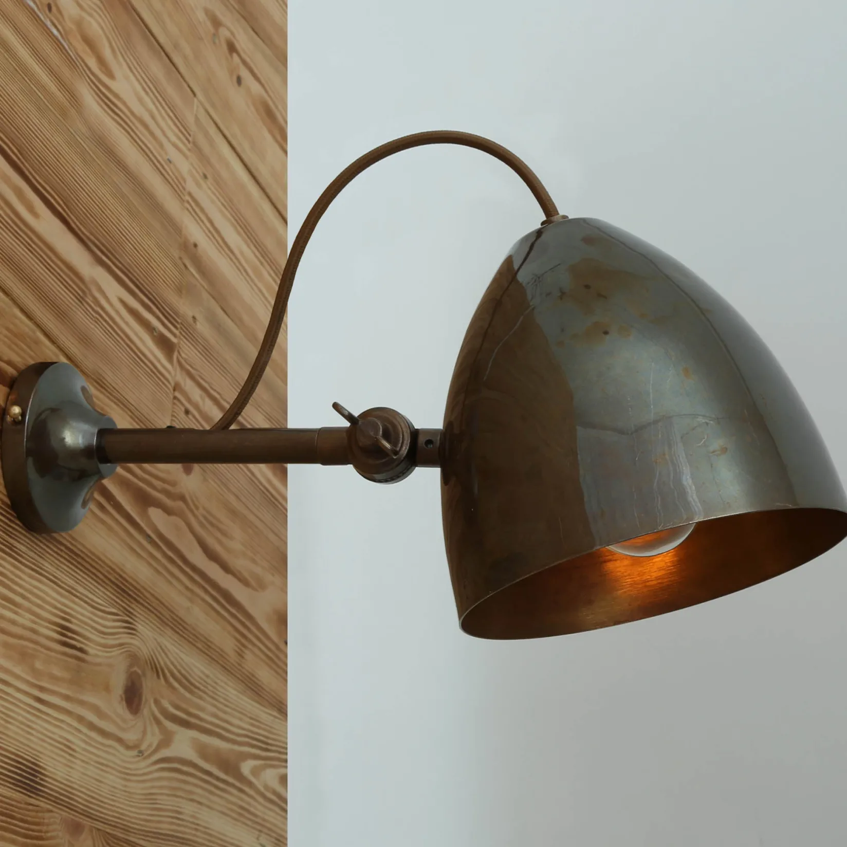 Quito wall adjustable | polished brass
