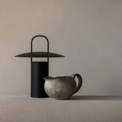 Ray portable table lamp | black